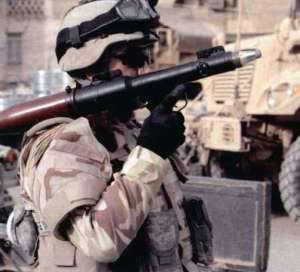 Иракский солдат с РПГ в Багдаде